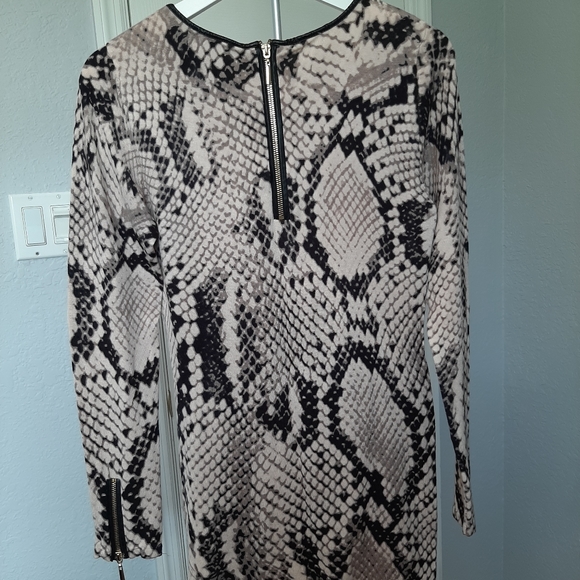 Long Sweater - Picture 2 of 7